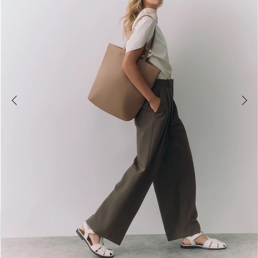 Cuyana tall easy tote in cappuccino - Picture 6 of 16